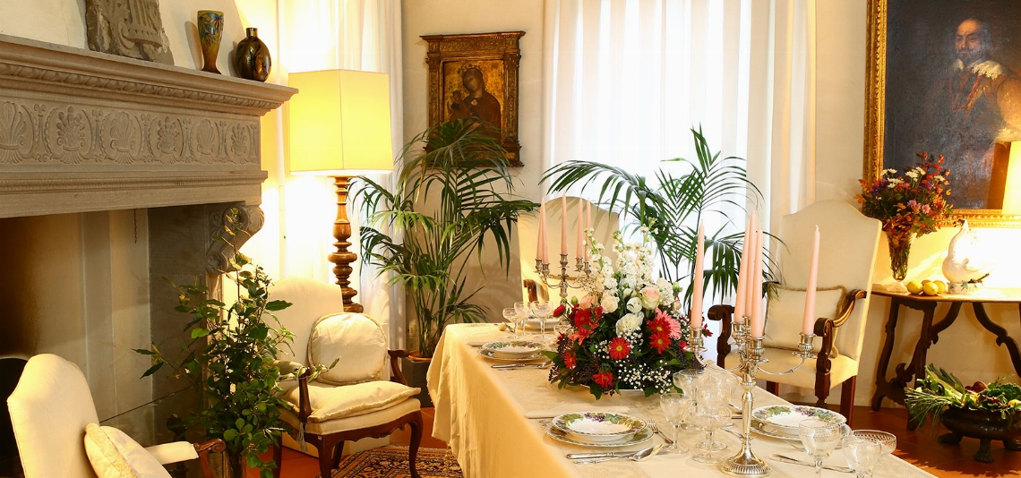 Arredi e Dipinti Antichi da una Villa a Fiesole