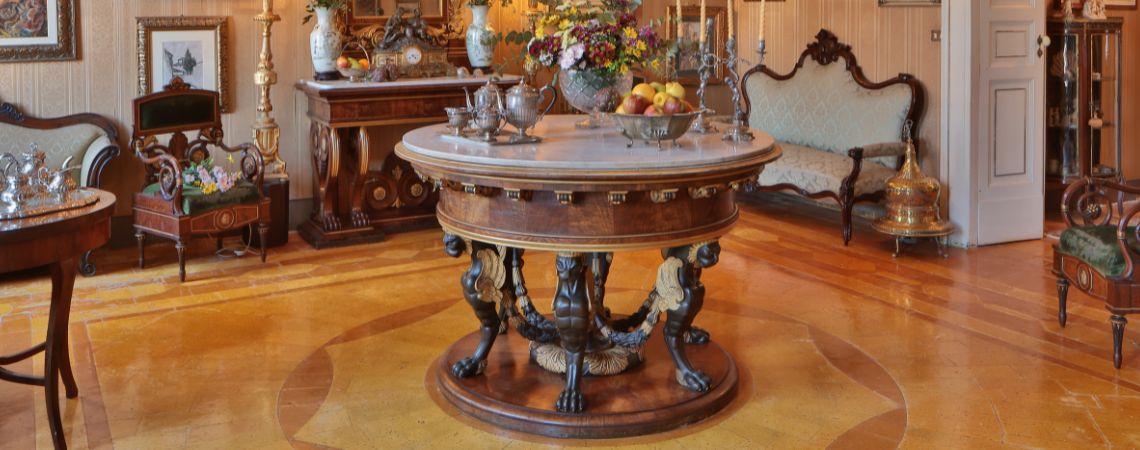 An Ancient Marche Dwelling: Antique Furniture and Contemporary Art