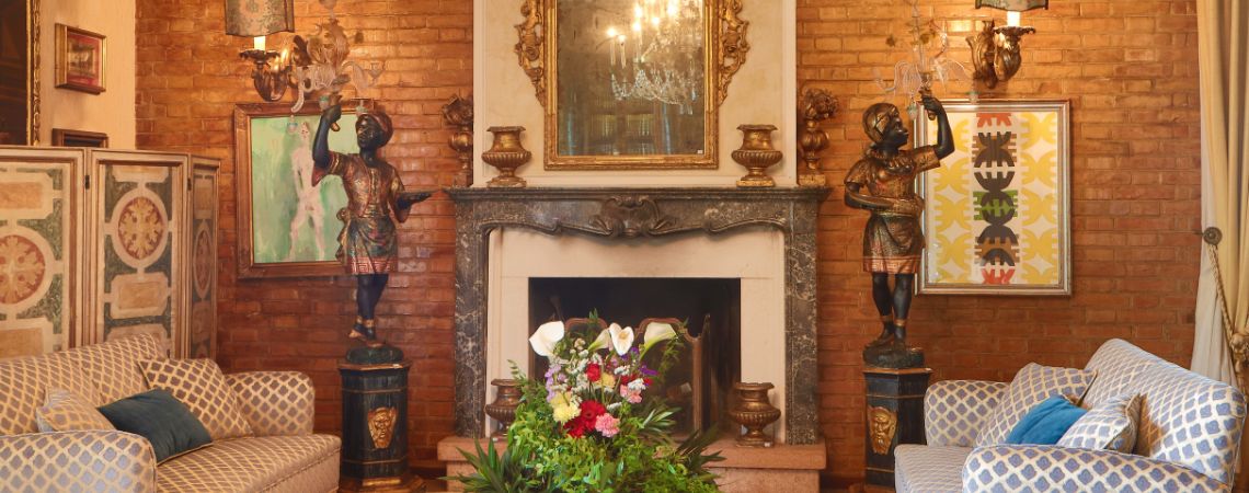 Villa in Mantua: Antiques and Contemporary Art